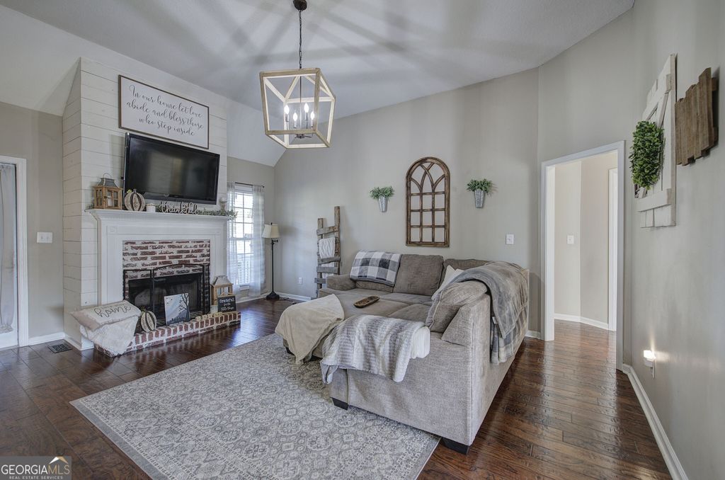 Photo of 190 Woodford Way SE, Calhoun, GA 30701 (MLS # 10635546)