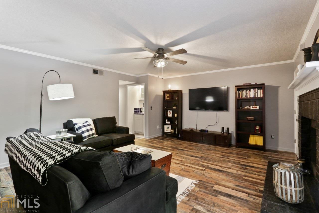 Williamsburg Square - Residential