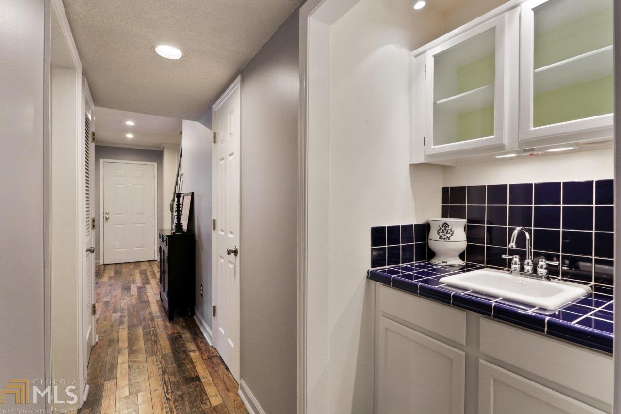Williamsburg Square - Residential