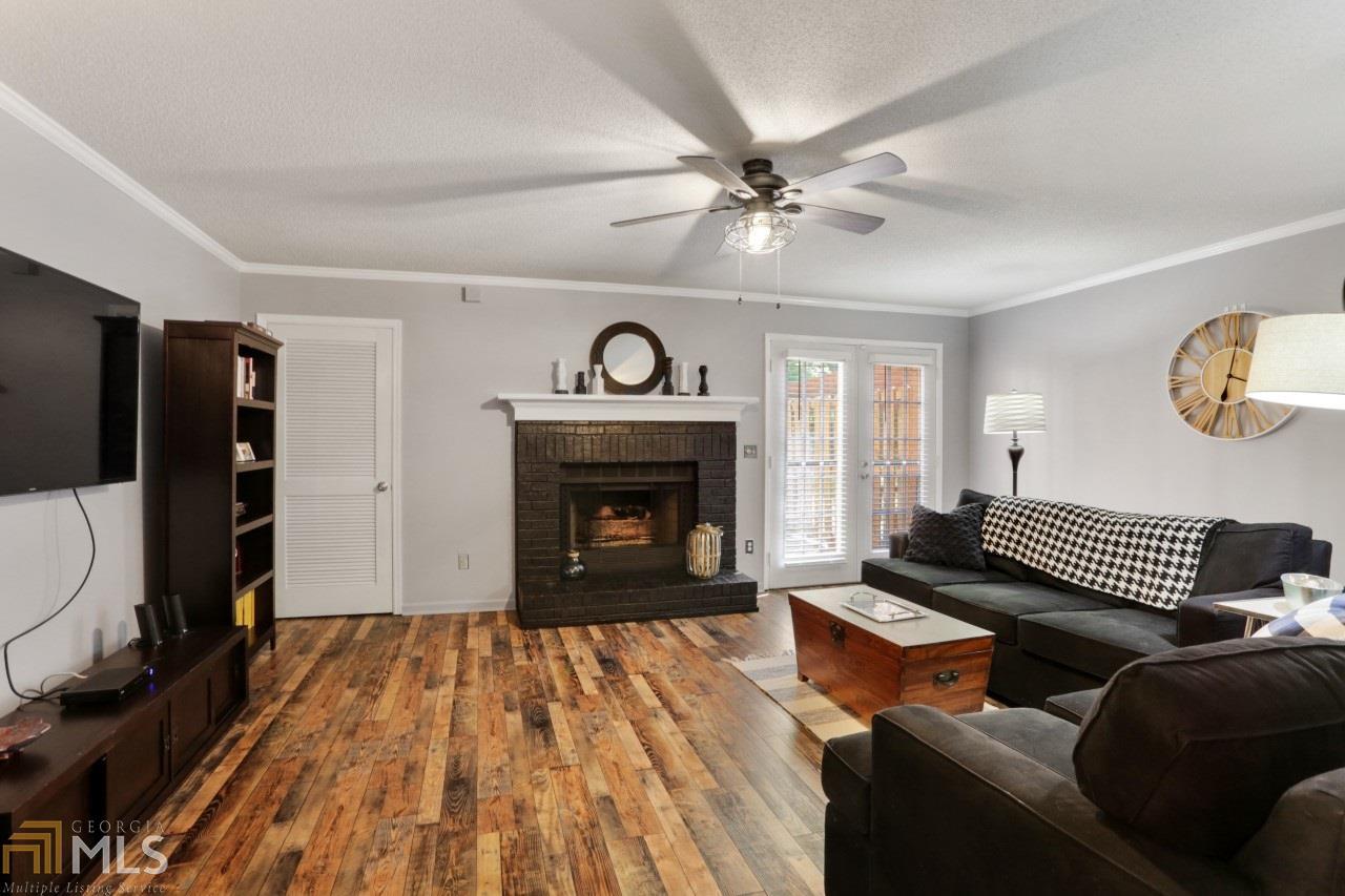 Williamsburg Square - Residential
