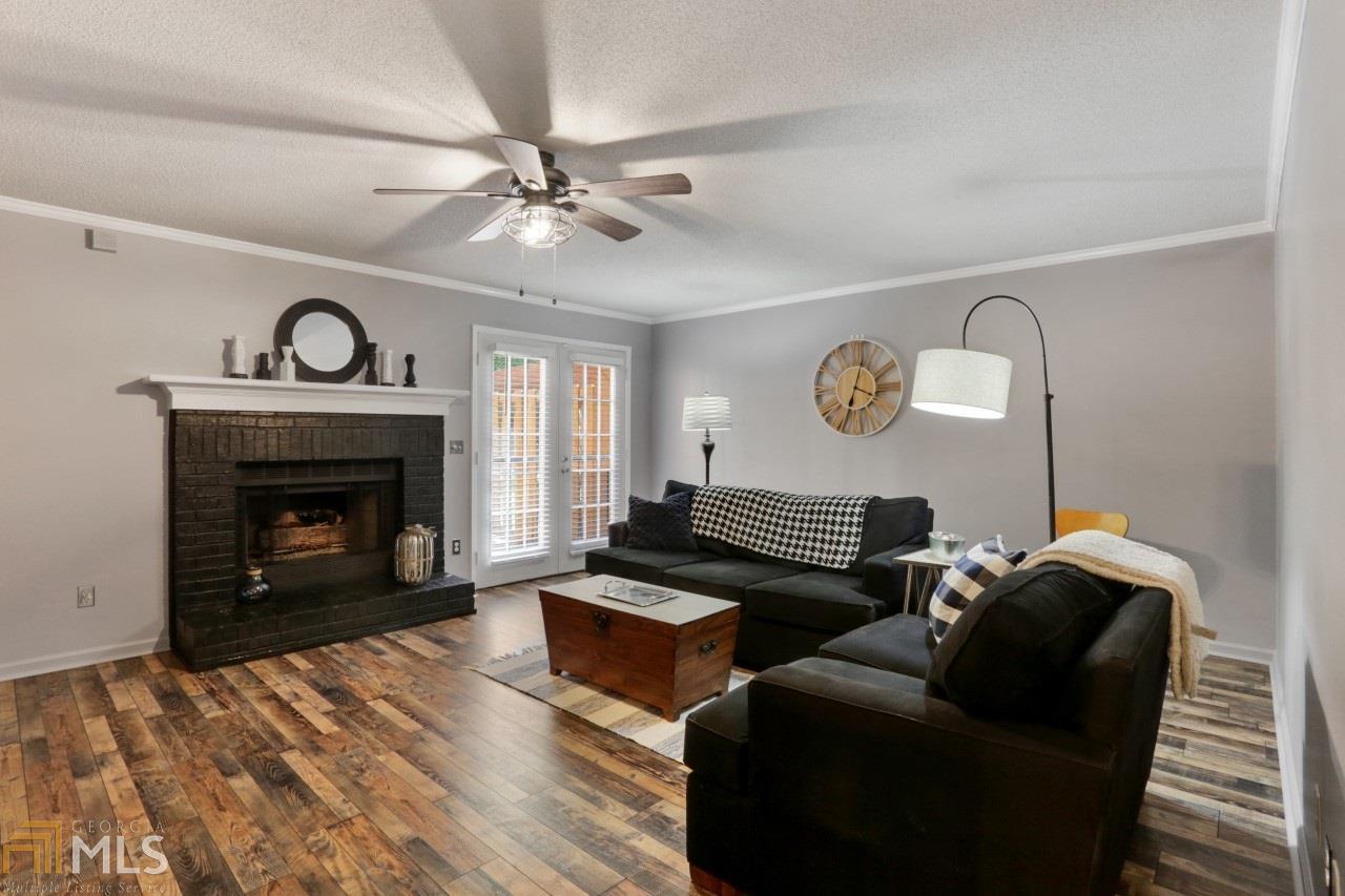 Williamsburg Square - Residential