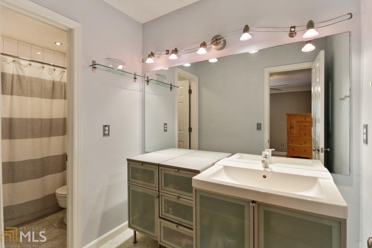 Williamsburg Square - Residential