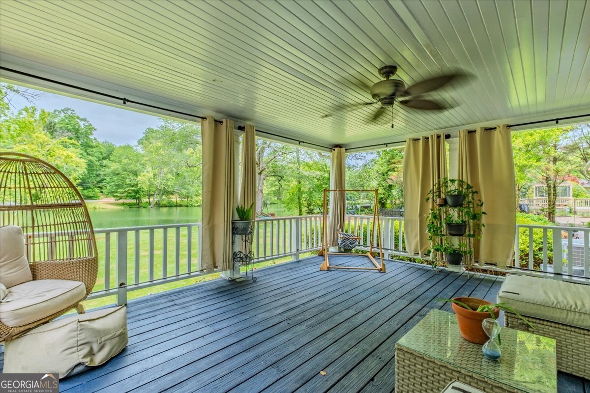 227 W Lakeshore DR SE