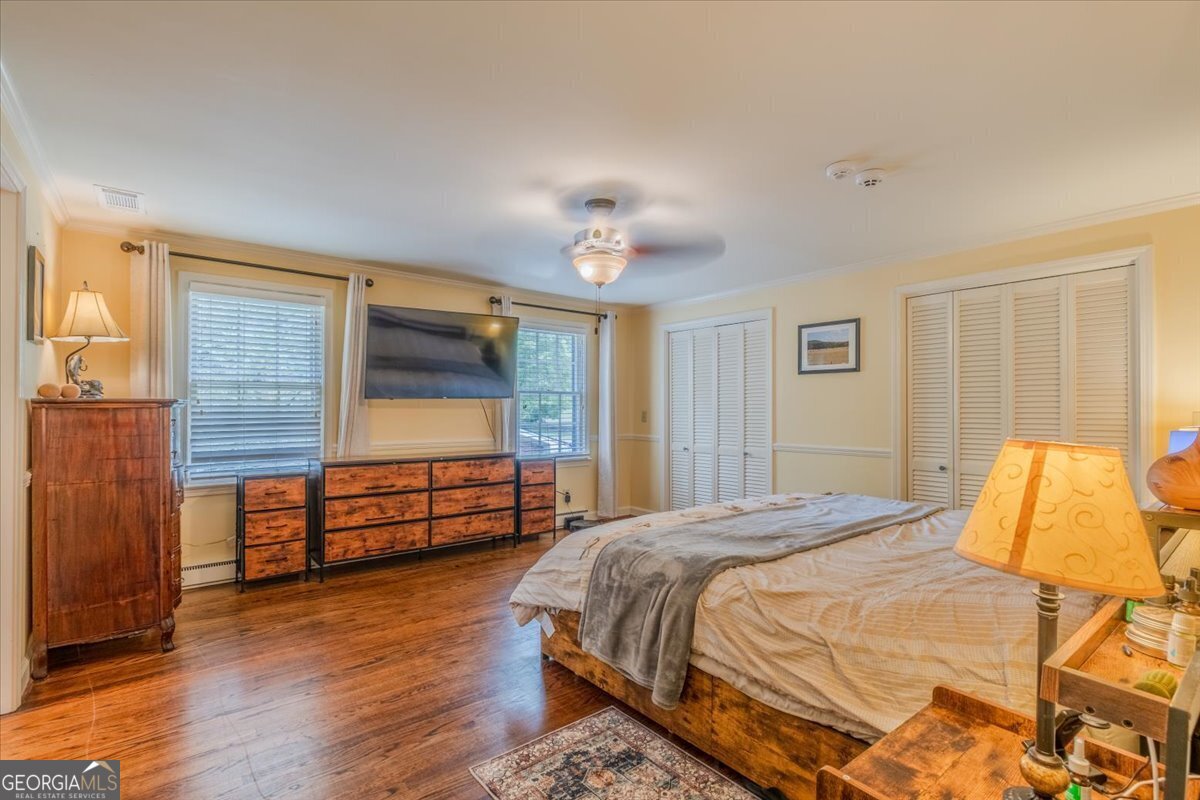 227 W Lakeshore DR SE