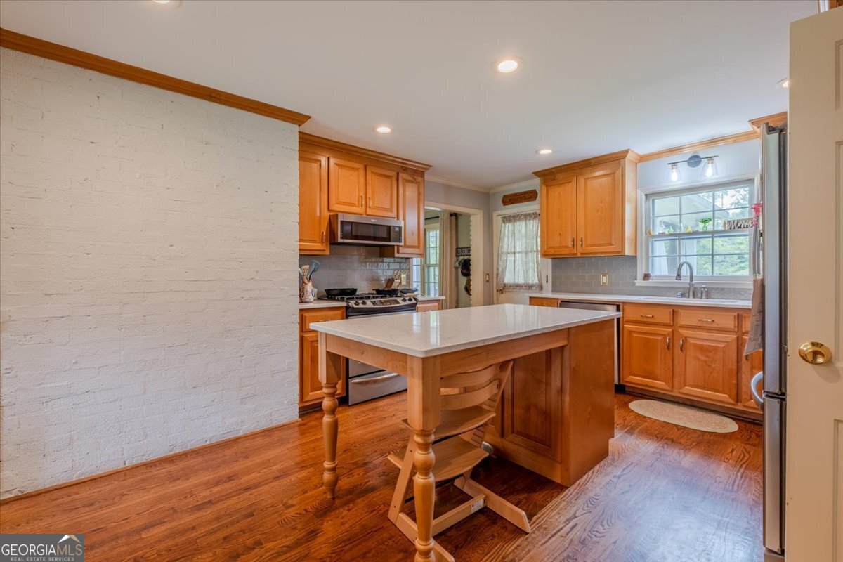 227 W Lakeshore DR SE