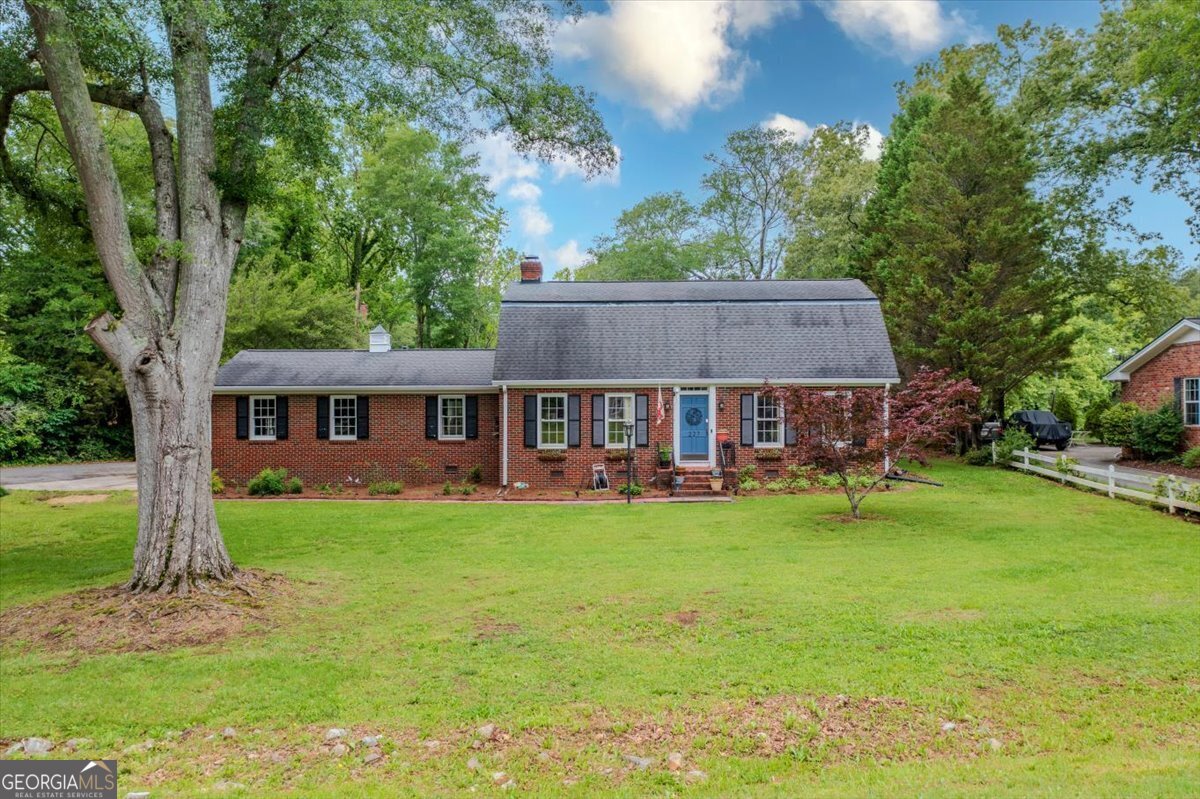 227 W Lakeshore DR SE