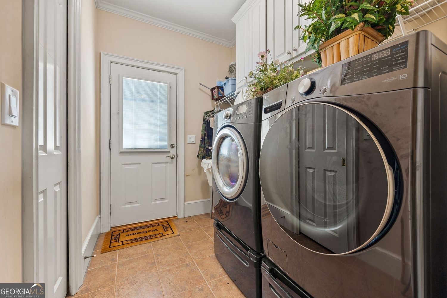 Atlanta, Georgia 30331, United States, 5 Bedrooms Bedrooms, ,4 BathroomsBathrooms,Residential,Pending,209915