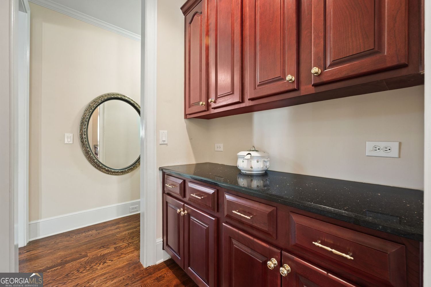 Atlanta, Georgia 30331, United States, 5 Bedrooms Bedrooms, ,4 BathroomsBathrooms,Residential,Pending,209915