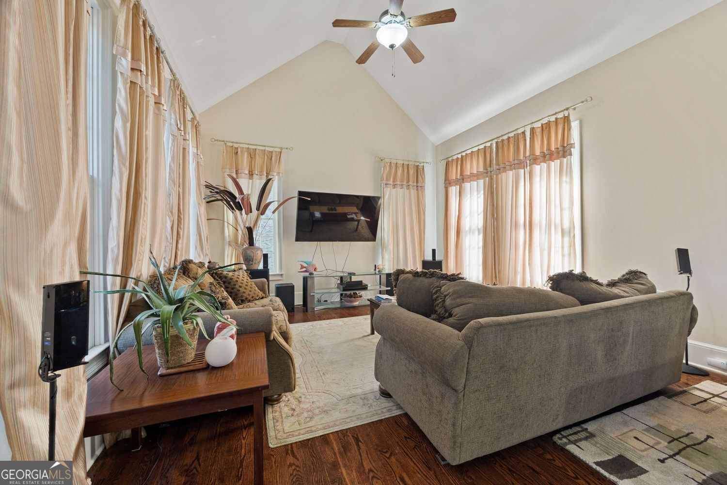 Atlanta, Georgia 30331, United States, 5 Bedrooms Bedrooms, ,4 BathroomsBathrooms,Residential,Pending,209915