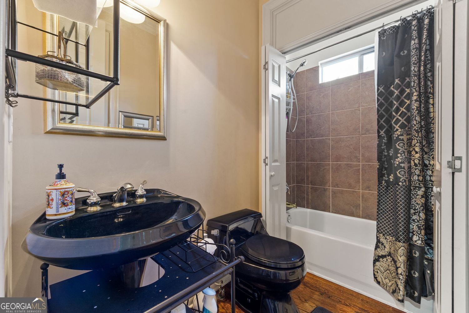 Atlanta, Georgia 30331, United States, 5 Bedrooms Bedrooms, ,4 BathroomsBathrooms,Residential,Pending,209915