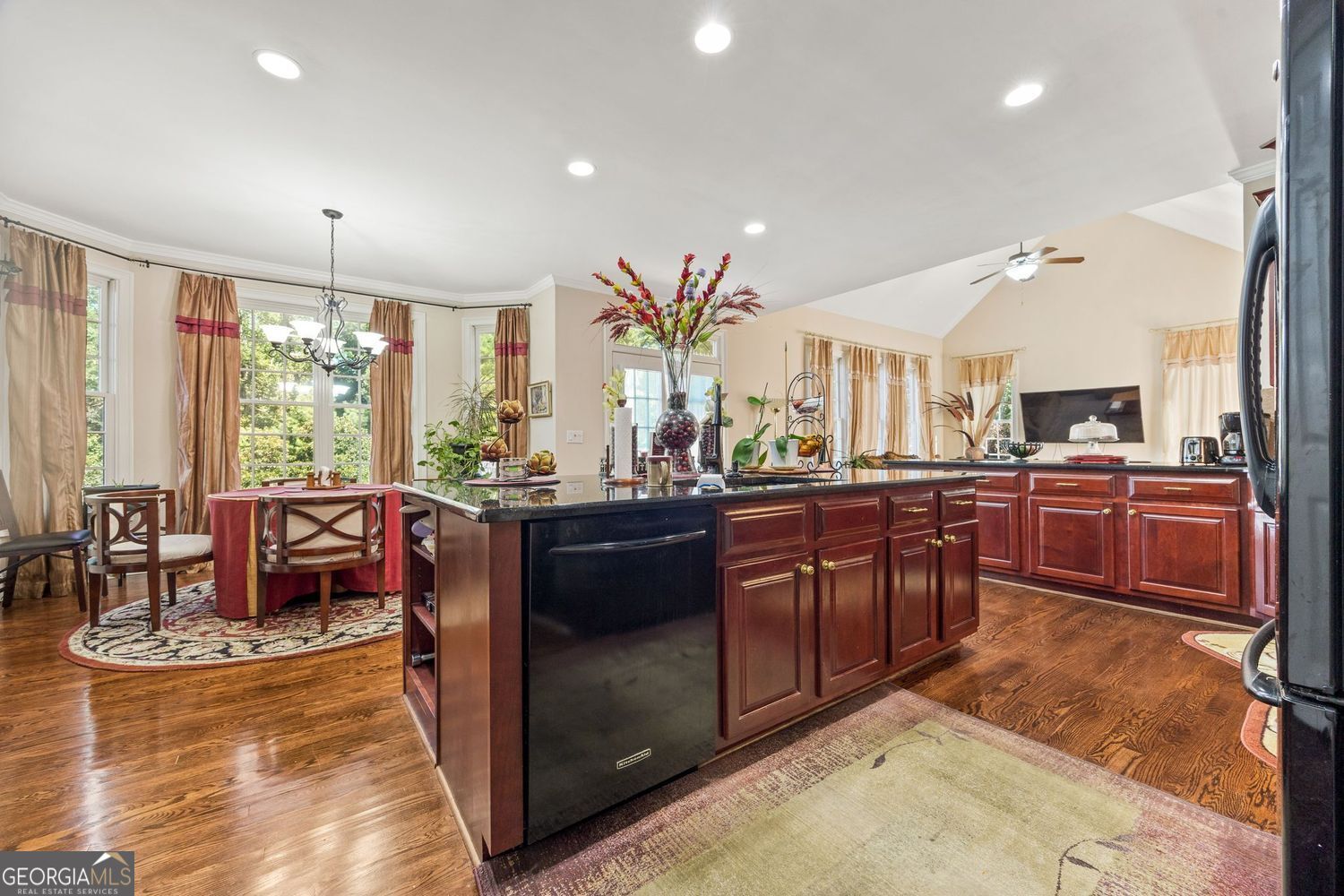 Atlanta, Georgia 30331, United States, 5 Bedrooms Bedrooms, ,4 BathroomsBathrooms,Residential,Pending,209915