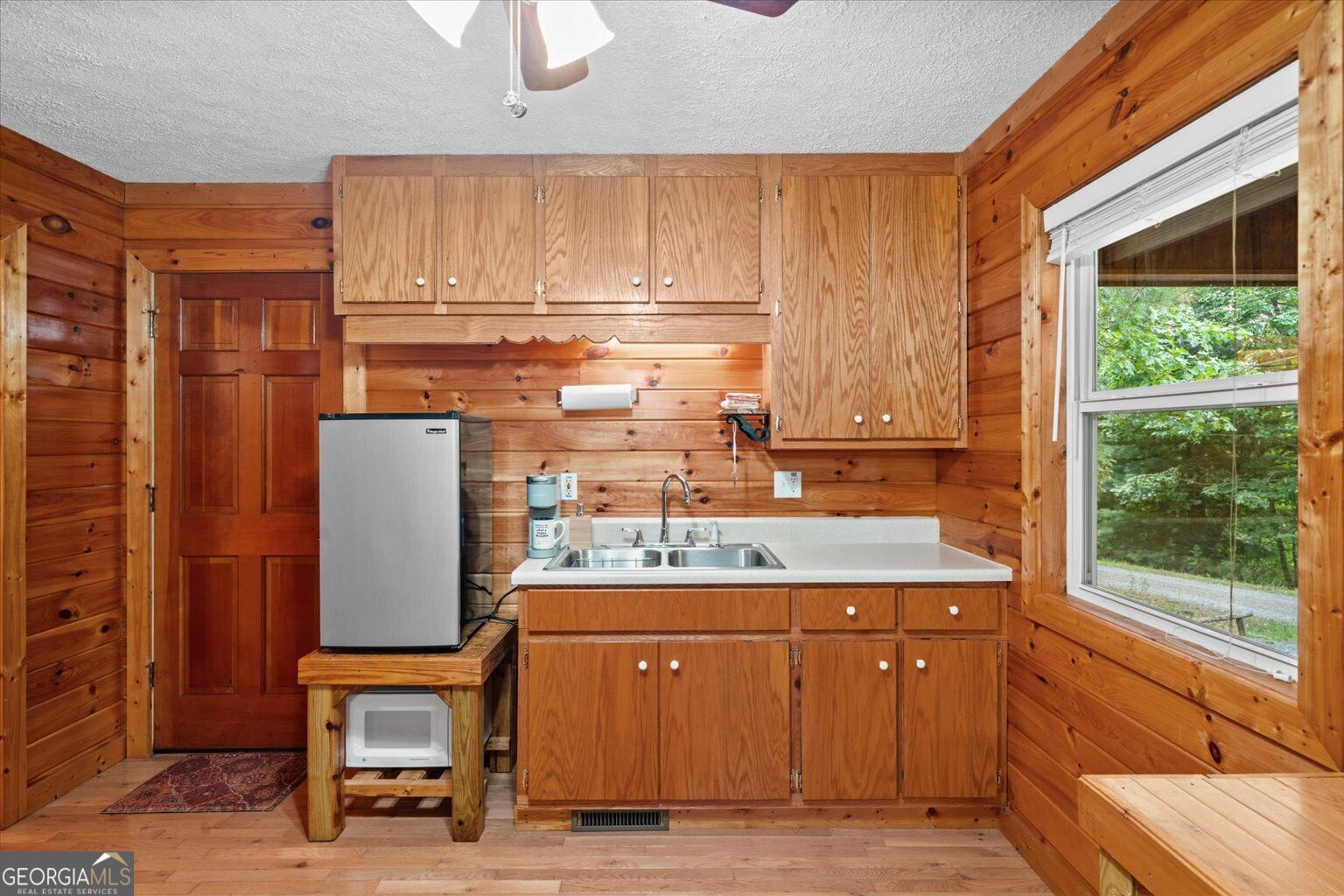 937 Aurora LN