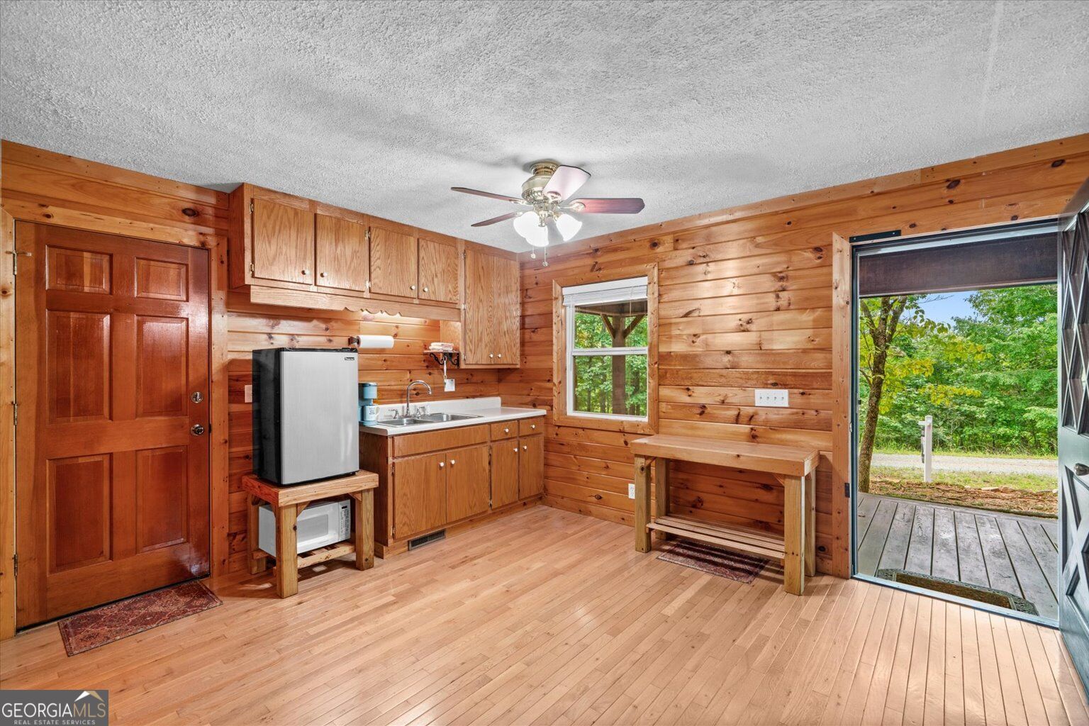 937 Aurora LN