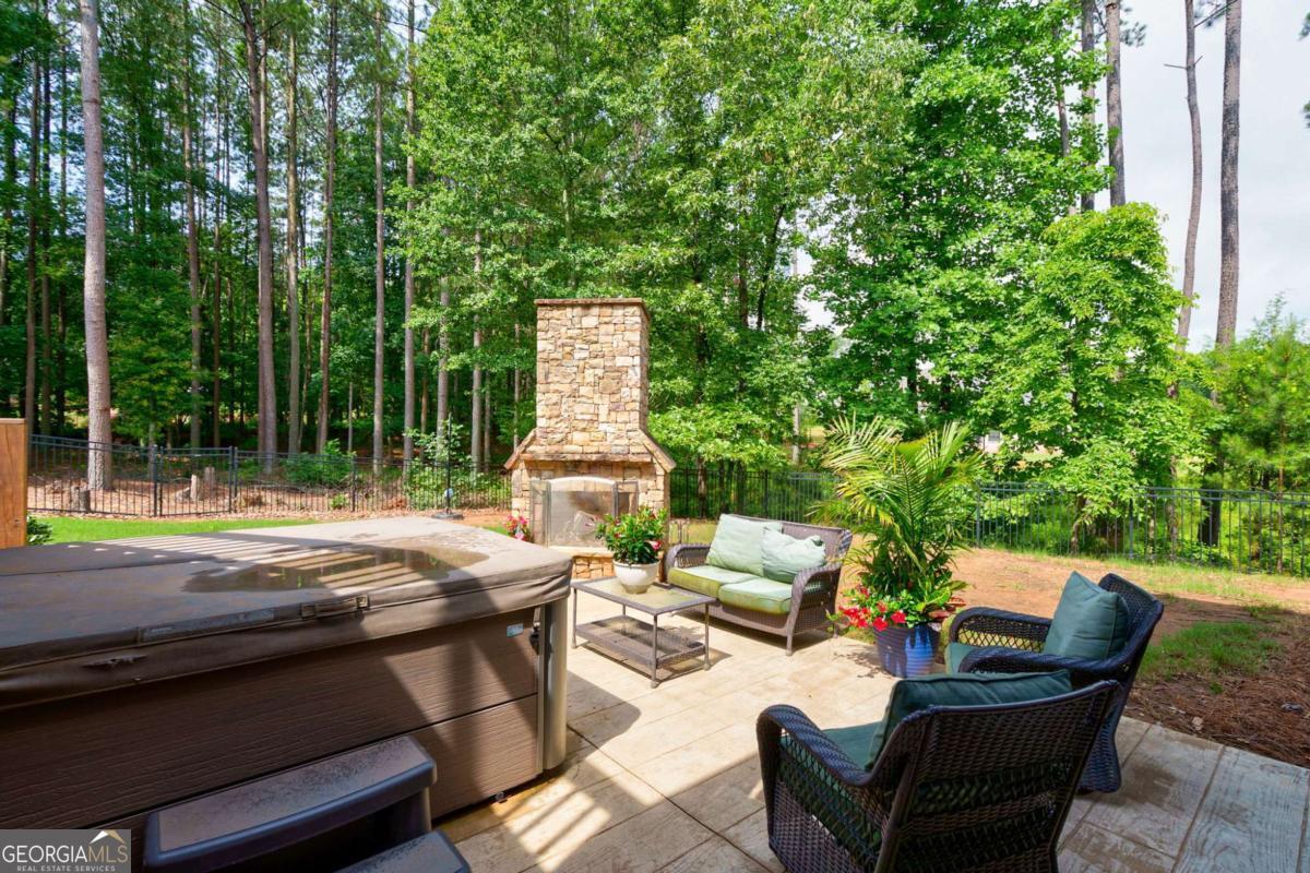 1215 Shoal Creek WAY