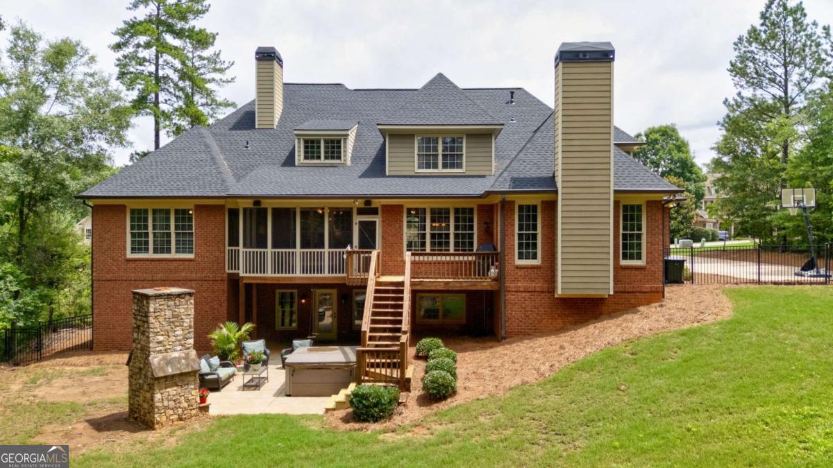 1215 Shoal Creek WAY