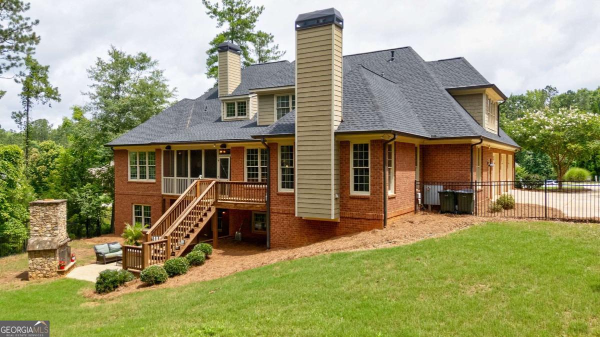 1215 Shoal Creek WAY