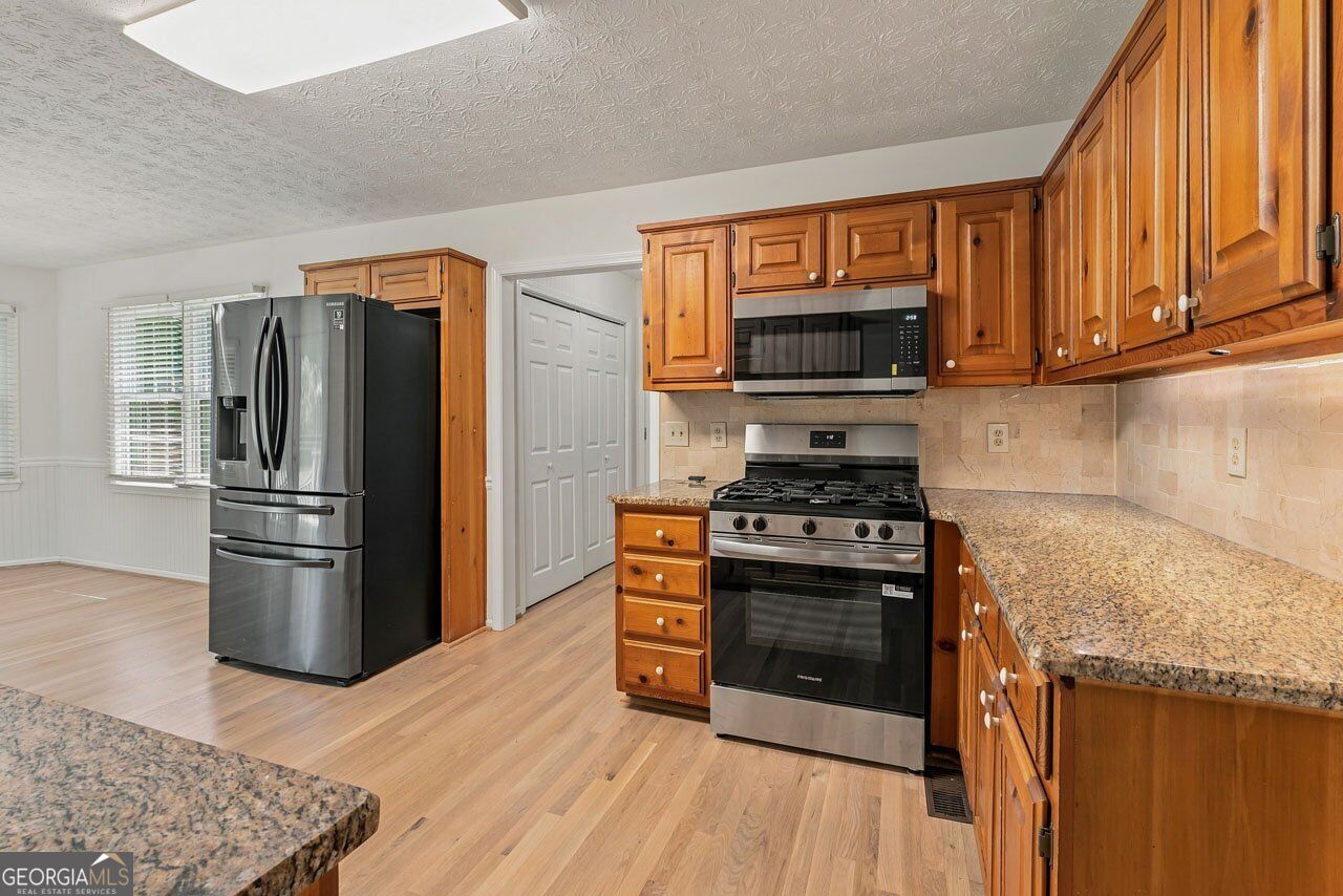 150 Acorn DR