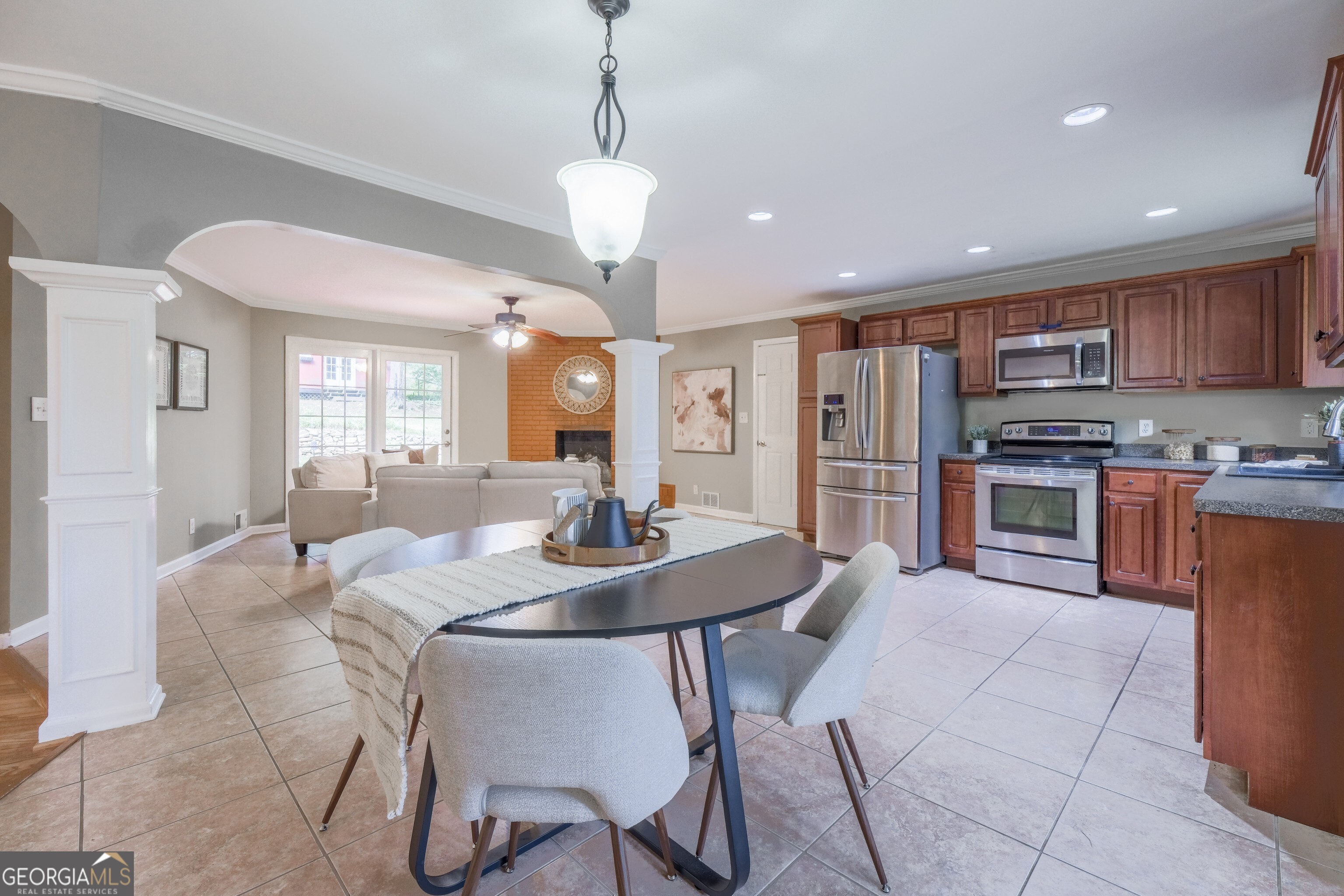 2279 Parkview CIR