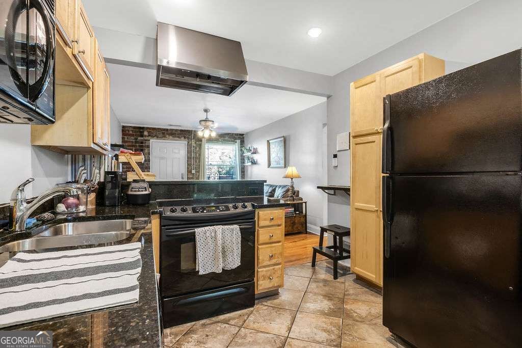 40 DANIEL ST NW 8