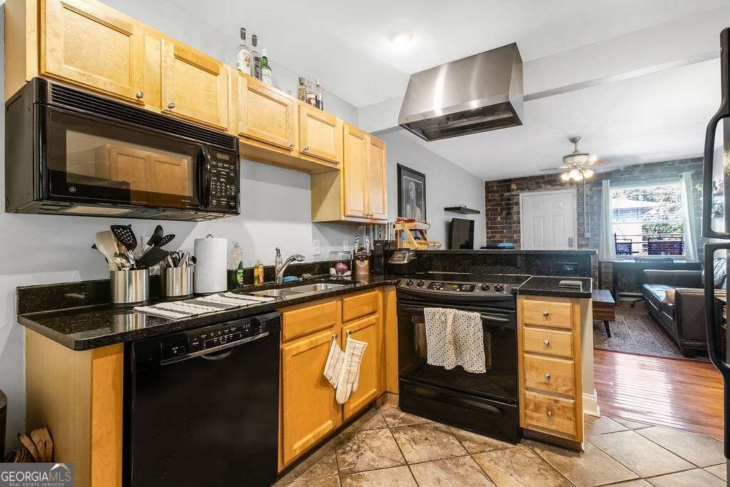 40 DANIEL ST NW 8