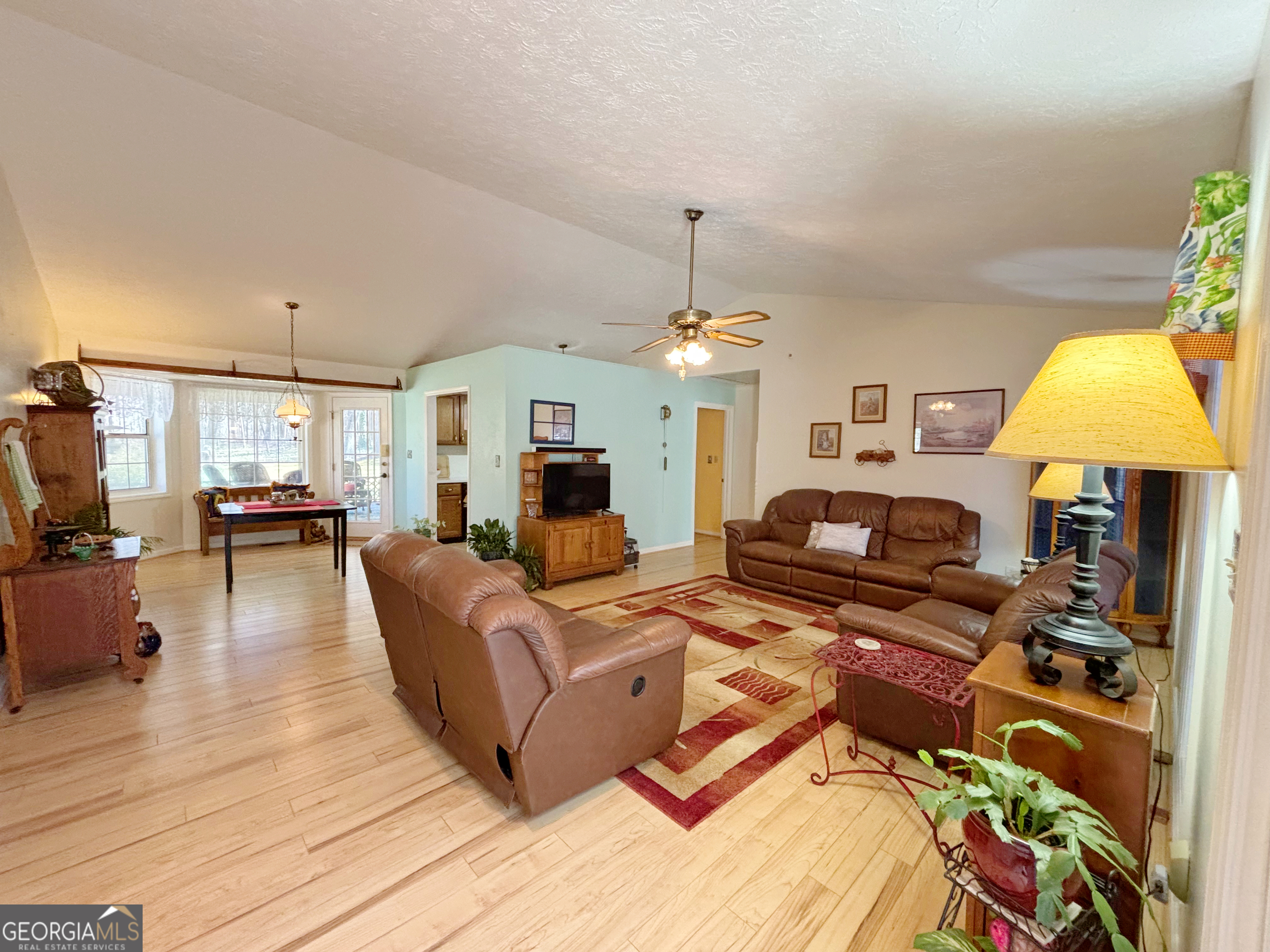 127 Circle H RD