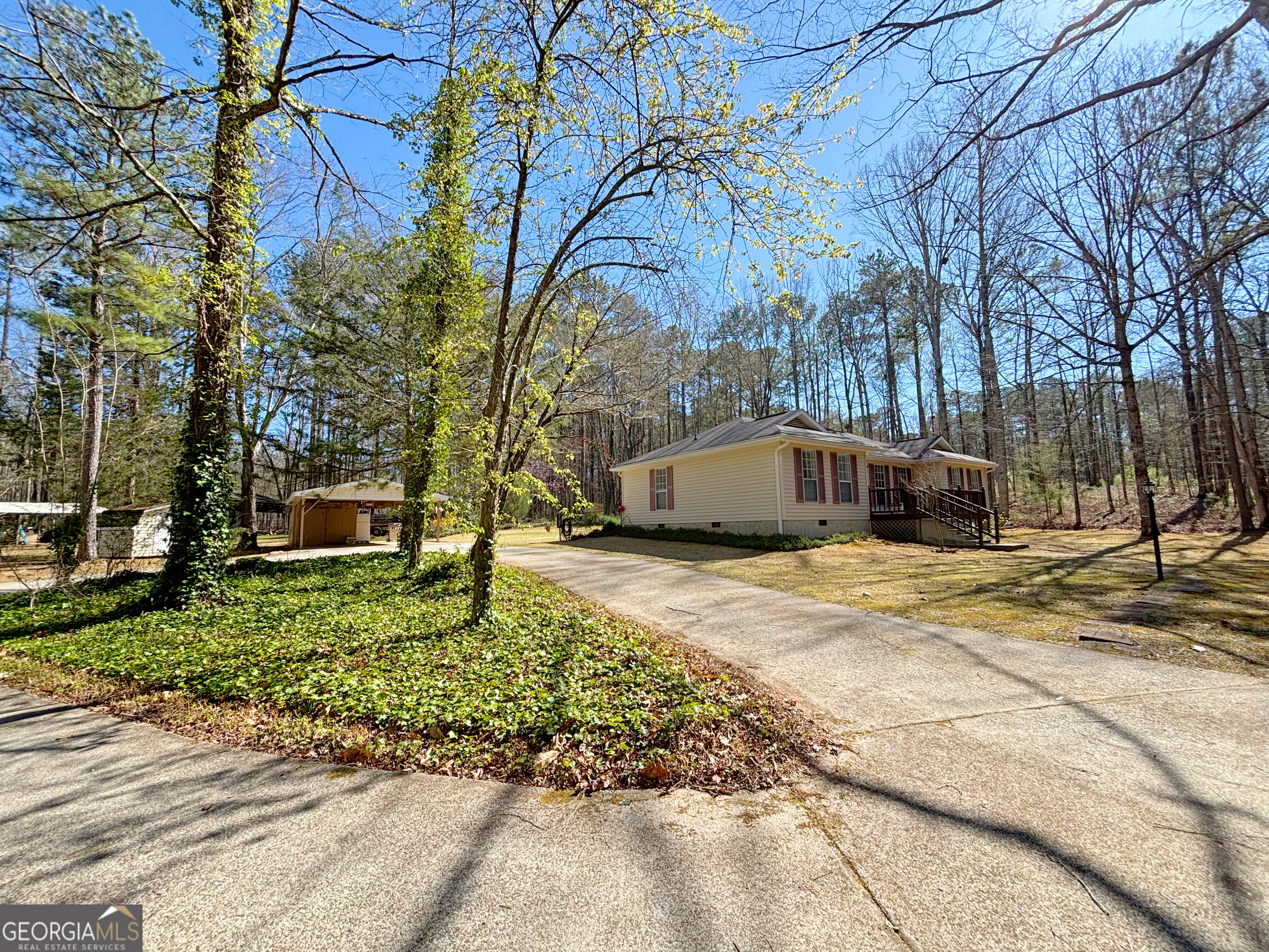 127 Circle H RD