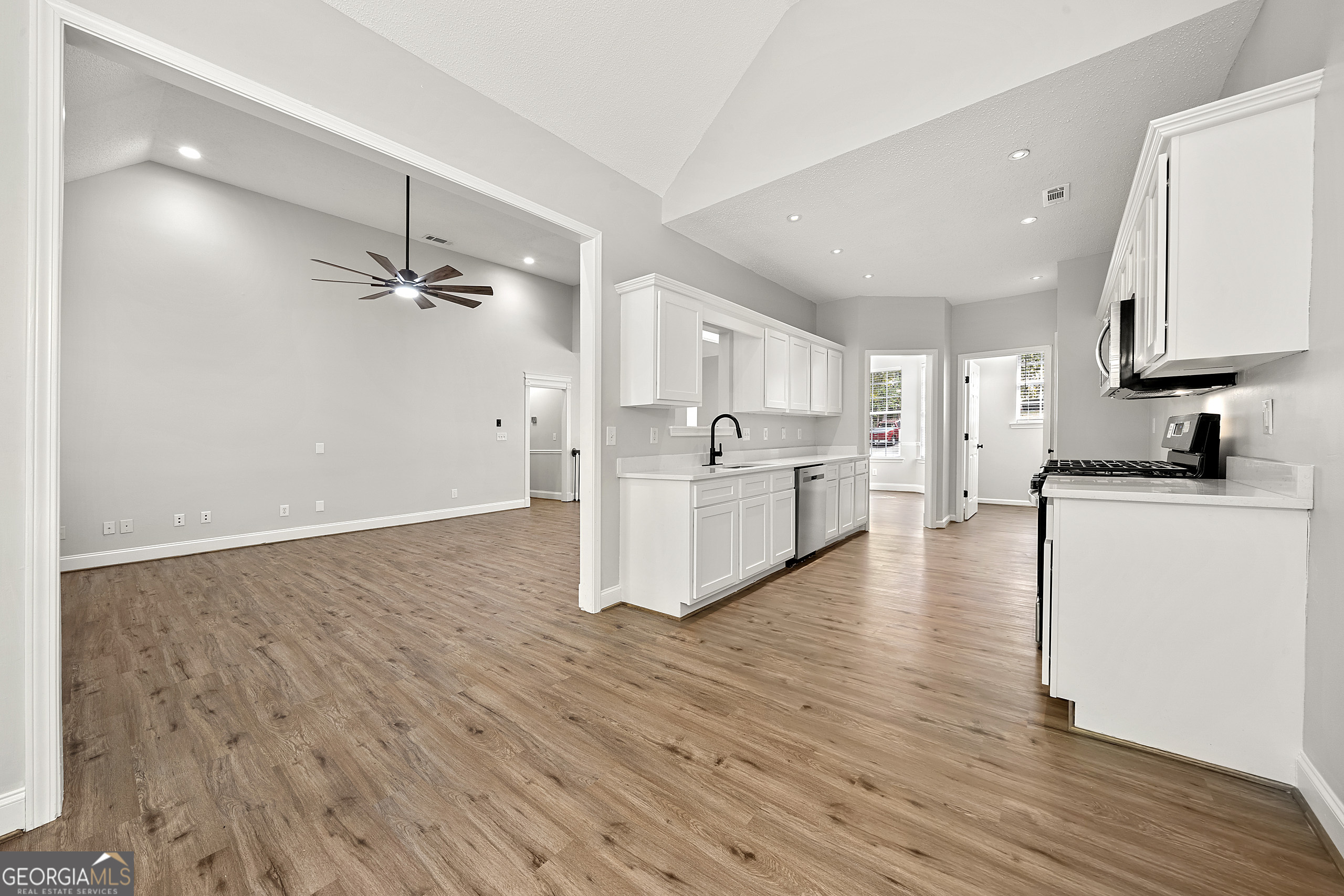 Sharpsburg, Georgia 30277, United States, 3 Bedrooms Bedrooms, ,3 BathroomsBathrooms,Residential,Active,214935