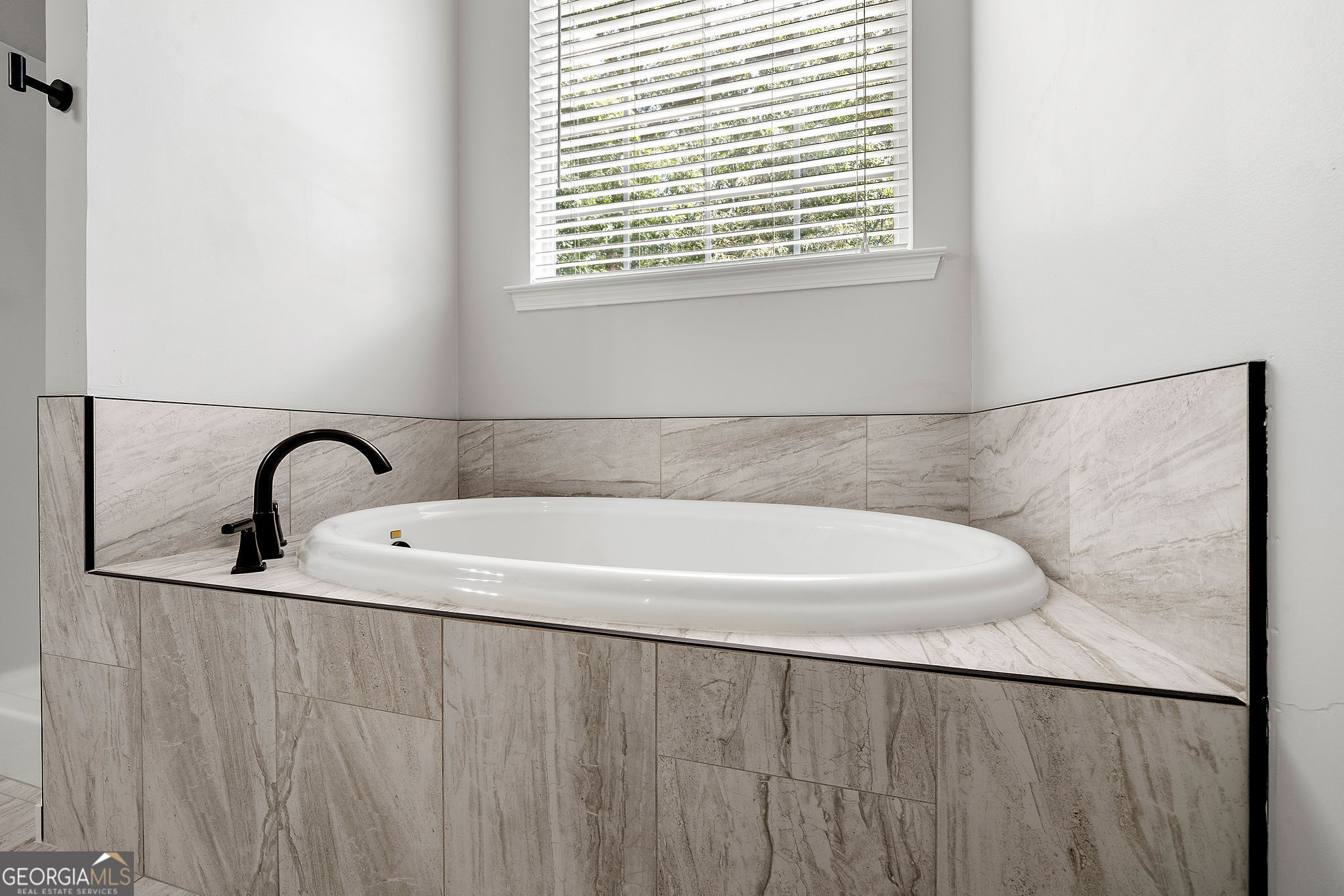 Sharpsburg, Georgia 30277, United States, 3 Bedrooms Bedrooms, ,3 BathroomsBathrooms,Residential,Active,214935