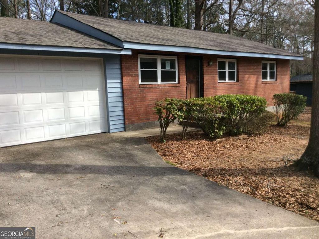 Photo of 105 E Mimosa Drive, Jonesboro, GA 30236 (MLS # 10757147)
