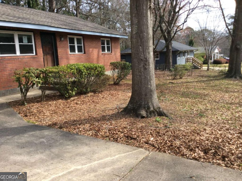 Photo of 105 E Mimosa Drive, Jonesboro, GA 30236 (MLS # 10757147)