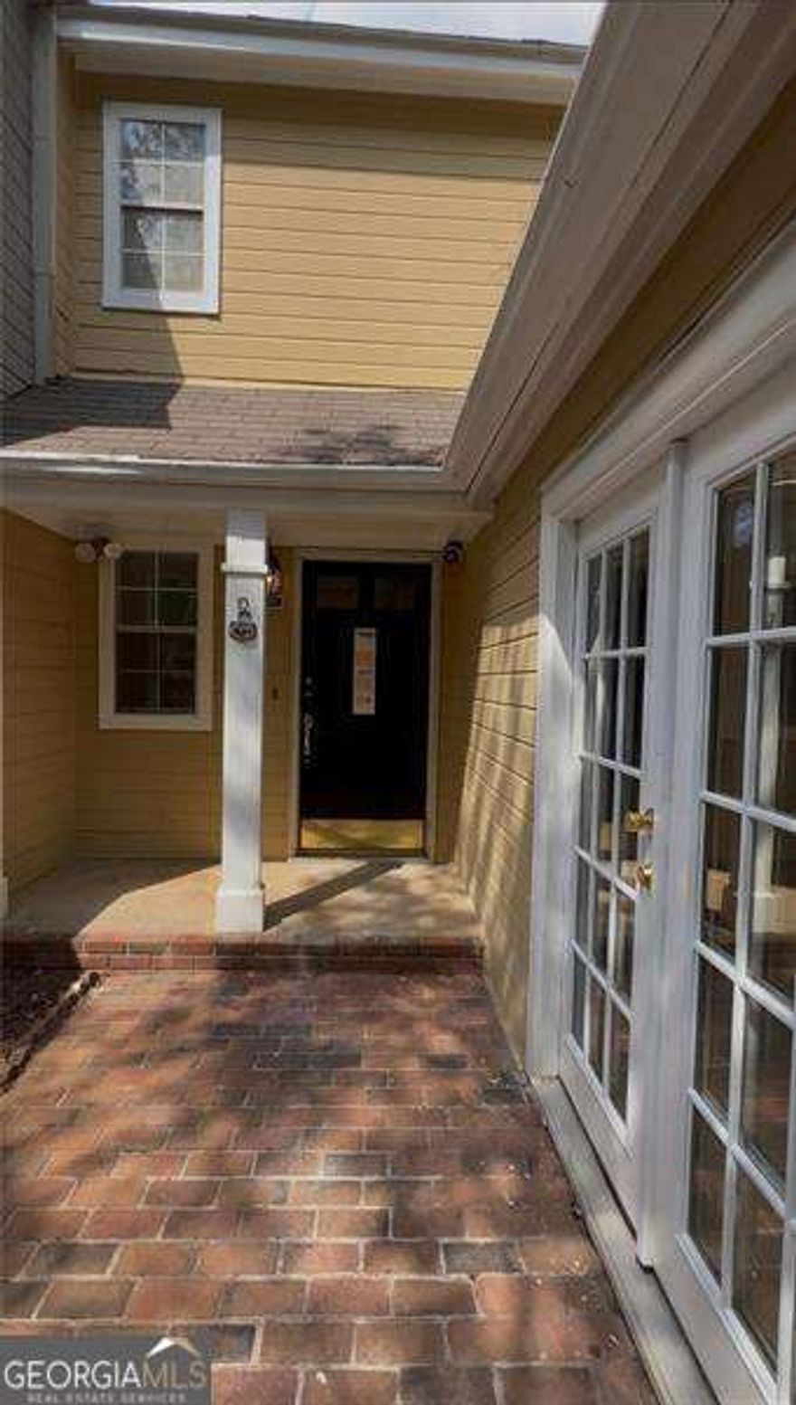 Great Location for Investor to used as Rental Property. Property Has been Recently Renovated . No HOA Rentals Restrictions. Excellent Price for the Value.