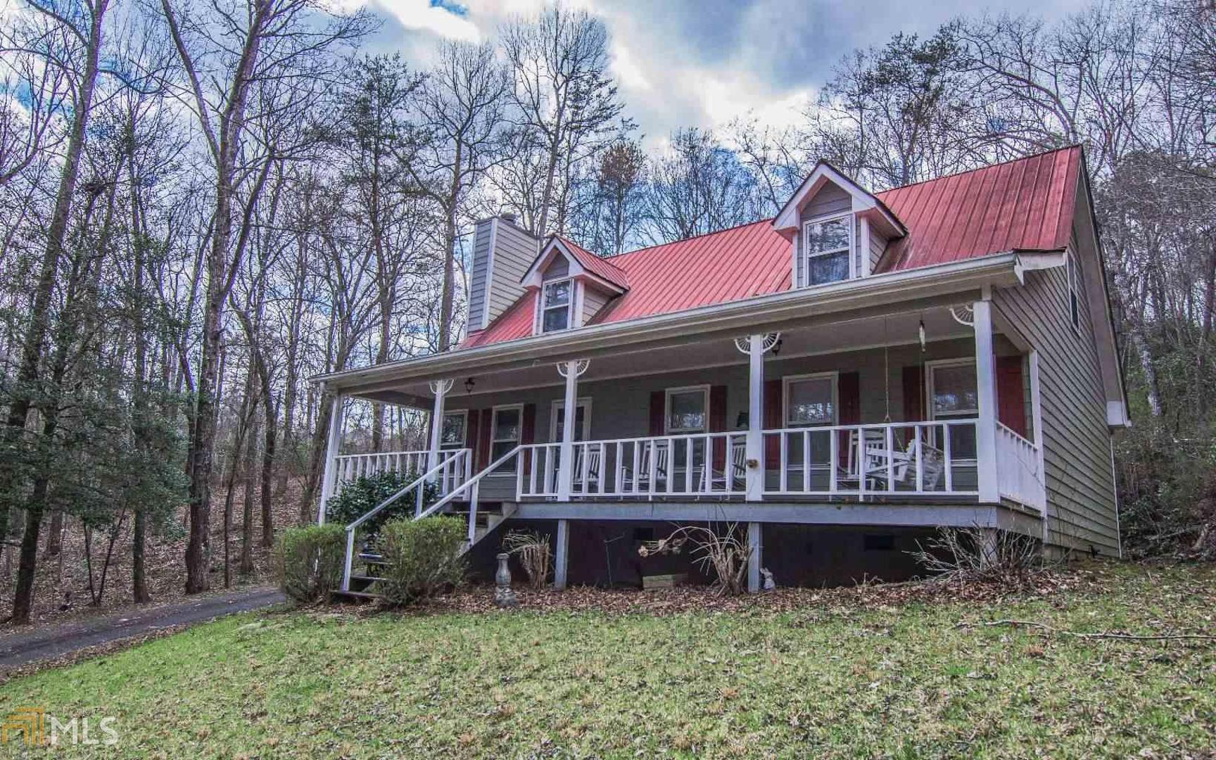 NORTH GEORGIA MOUNTAIN HOME! This home offers an open floor plan, master and laundry room on the main level, a spacious open loft bedroom with 2 bedrooms and two full baths on main level, half bath in oversized 2 car garage/workshop, a large covered front porch perfect for kicking back and relaxing on in the beautiful mountains. Mature landscaping. Located in great walking neighborhood close to everything.