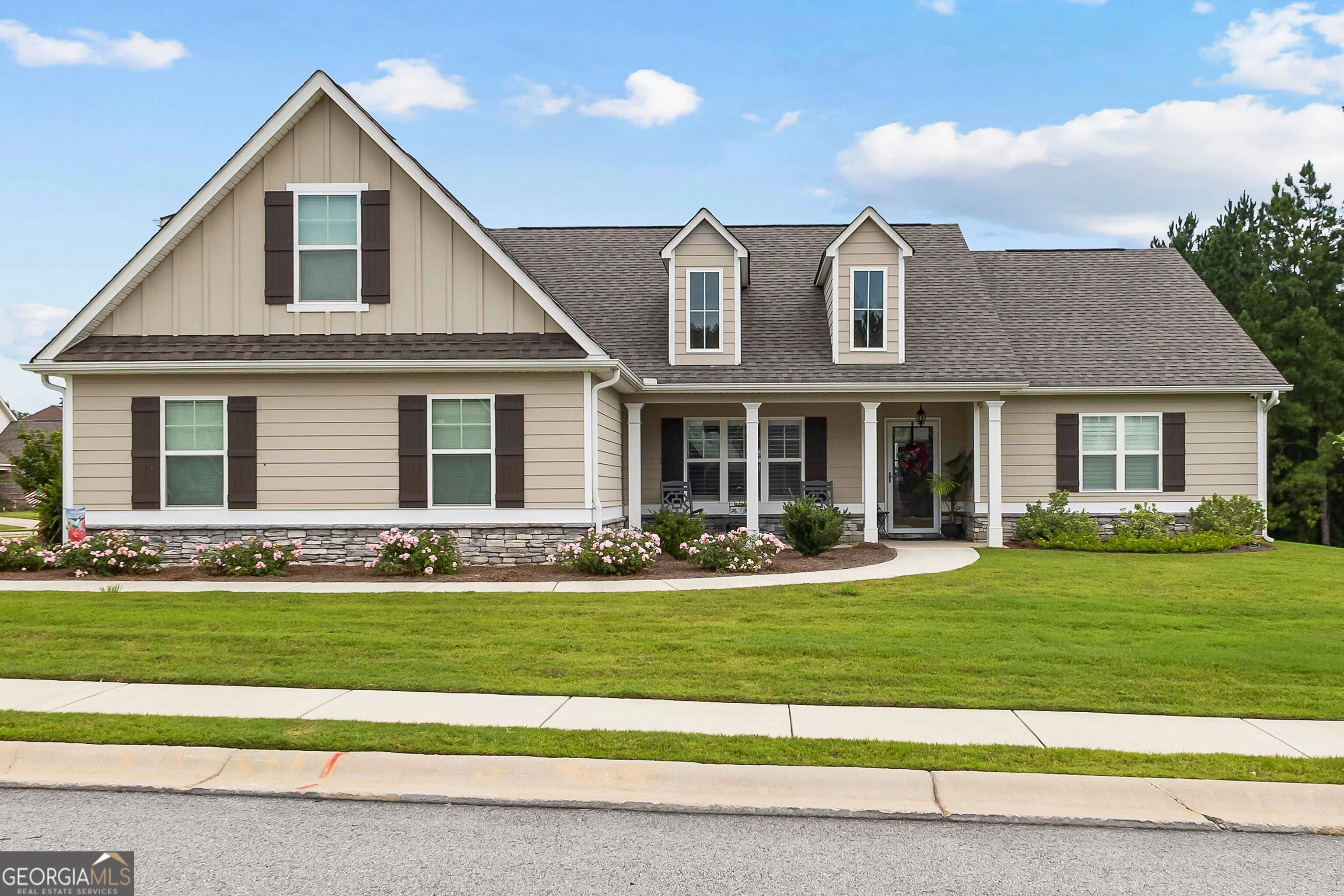 557 Lago Court