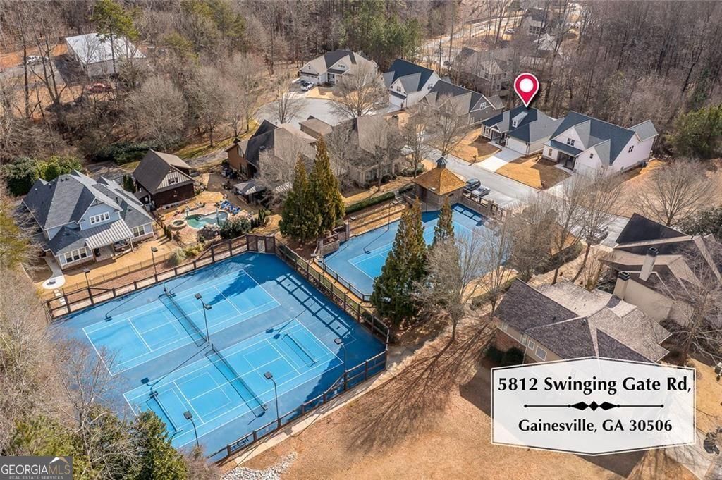 5812 Swinging Gate RD