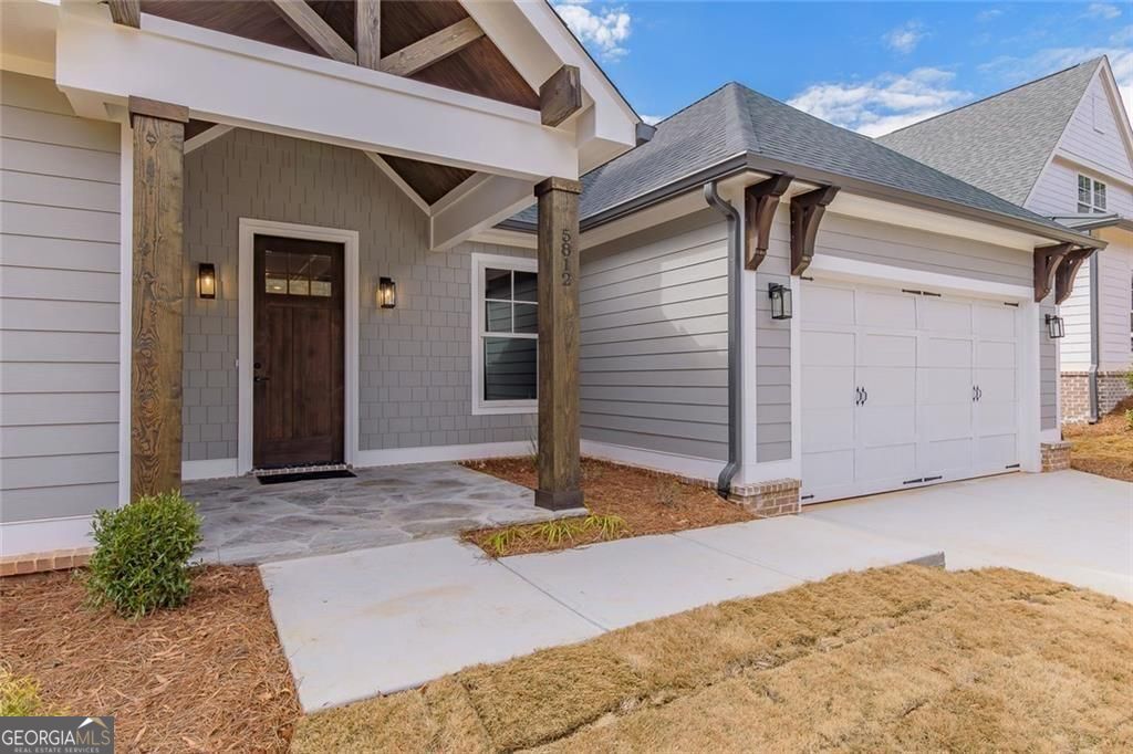 5812 Swinging Gate RD