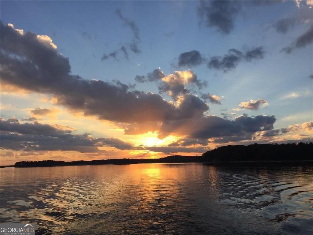 5812 Swinging Gate RD