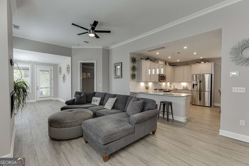 452 Ontario LN
