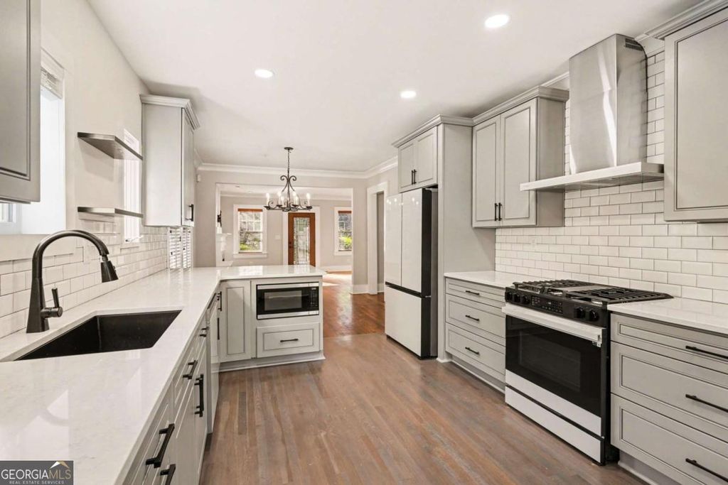 Photo of 39 Alden Avenue NW, Atlanta, GA 30309 (MLS # 10691561)