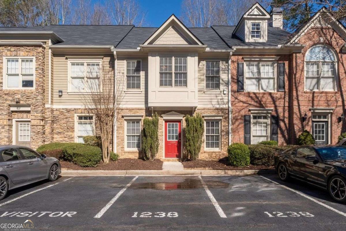 1238 Harris Commons PL