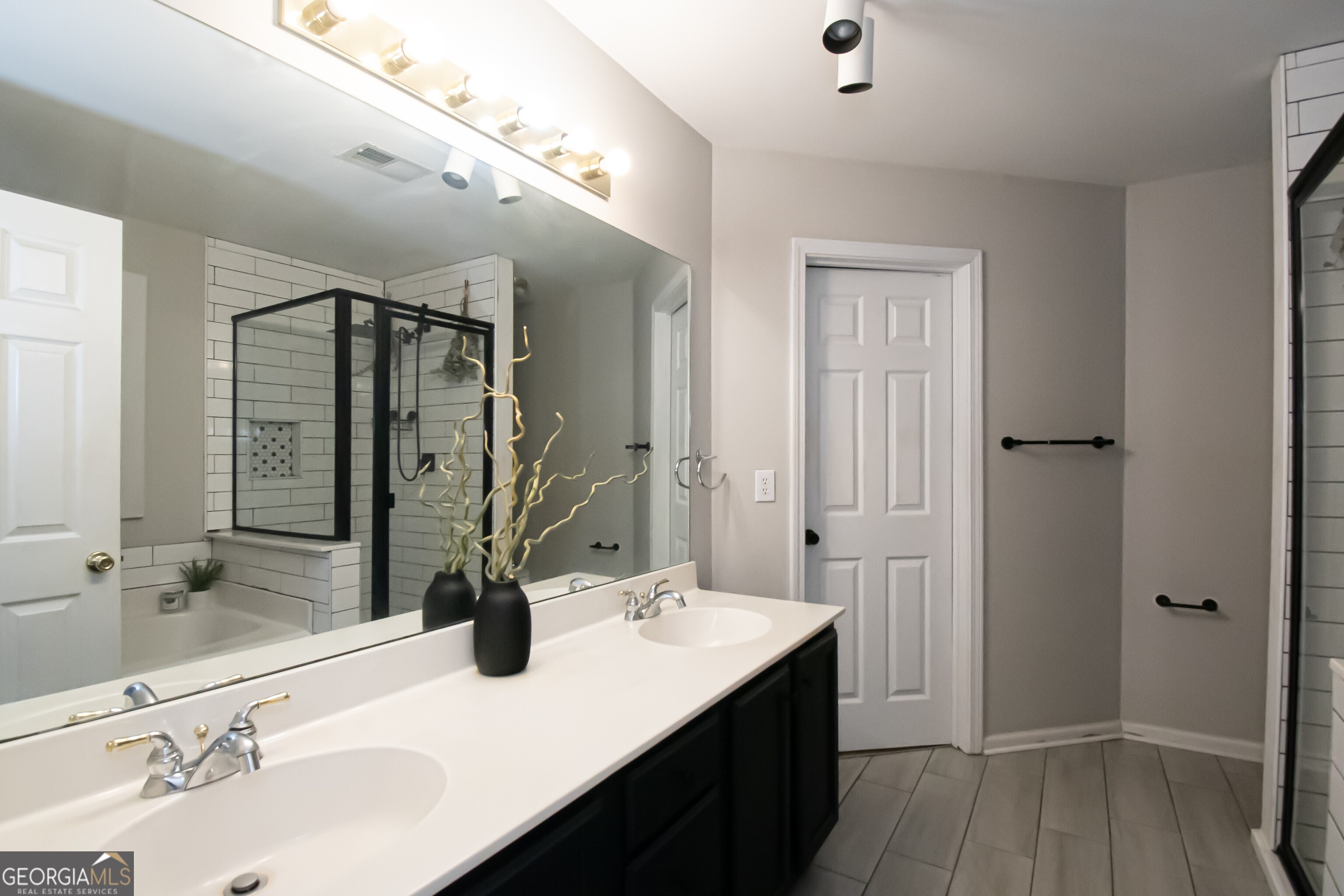 Atlanta, Georgia 30339, United States, 4 Bedrooms Bedrooms, ,3 BathroomsBathrooms,Residential,Active,18726