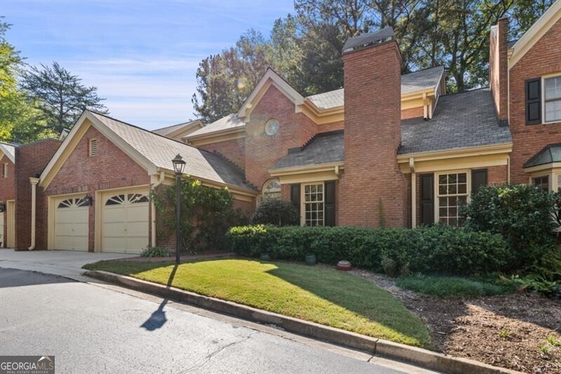 52 Ivy Chase NE
