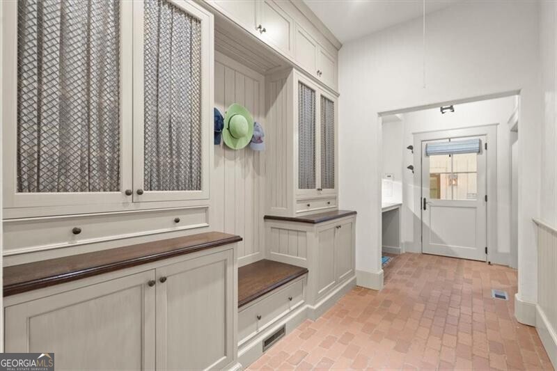 Alpharetta, Georgia 30005, United States, 4 Bedrooms Bedrooms, ,5 BathroomsBathrooms,Residential,Pending,17468