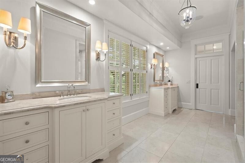 Alpharetta, Georgia 30005, United States, 4 Bedrooms Bedrooms, ,5 BathroomsBathrooms,Residential,Pending,17468