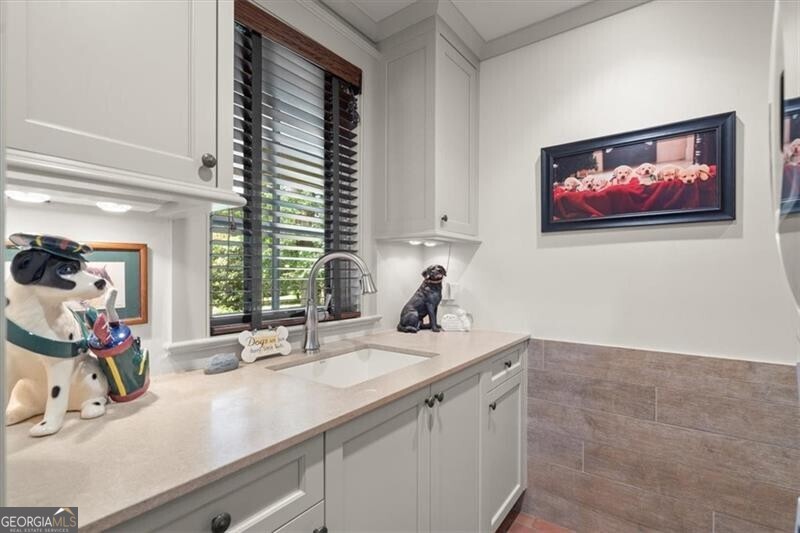 Alpharetta, Georgia 30005, United States, 4 Bedrooms Bedrooms, ,5 BathroomsBathrooms,Residential,Pending,17468