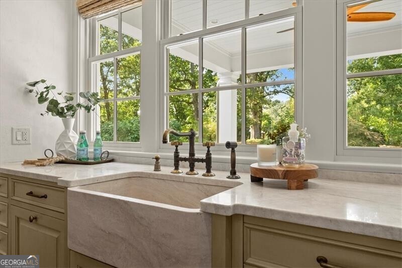 Alpharetta, Georgia 30005, United States, 4 Bedrooms Bedrooms, ,5 BathroomsBathrooms,Residential,Pending,17468