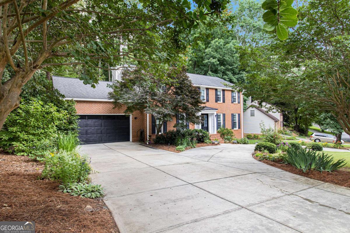 1379 Cambridge CT NE