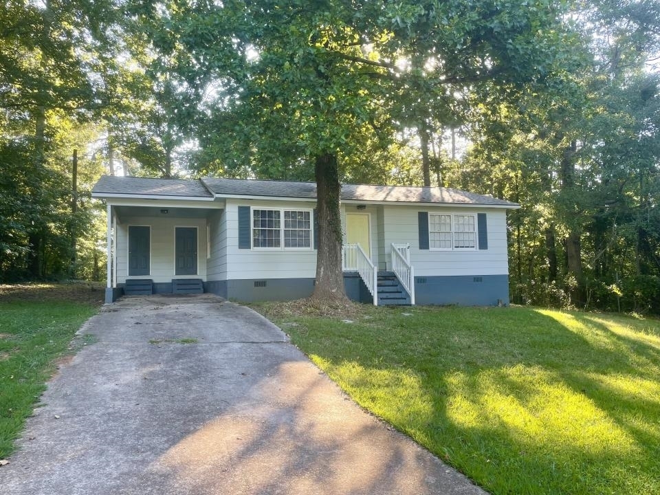 5639 Nacoochee Street Lula GA 30554 3 bedroom 1 bathroom just under 1100sq ft. This is such a cozy house on a quiet street in the sweetest little town of lula! If you want small town city living, this house is for you. We're pleased to present this lovely home in Lula, GA. Including 3 bedrooms and 1 bathrooms, you are going to enjoy the 1,068 sqft that composes this House built in 1984 and fully remodeled in 2019. Nested in an enjoyable neighborhood, and minutes from local attractions, schools, public transportation, and public park.