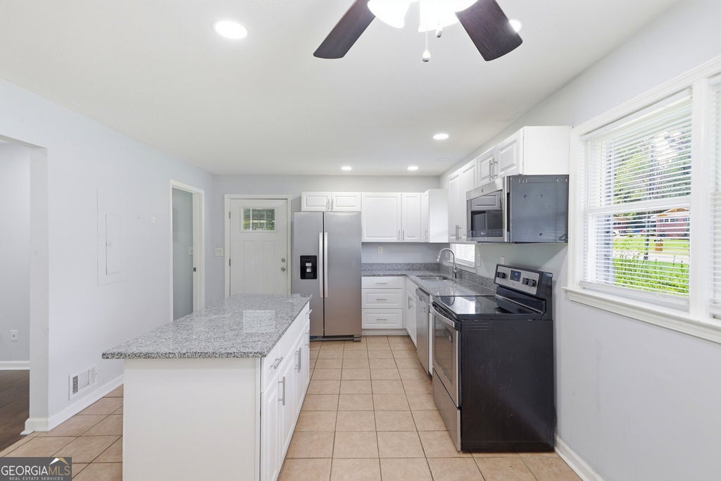Photo of 3150 Dogwood Drive, East Point, GA 30344 (MLS # 10840881)
