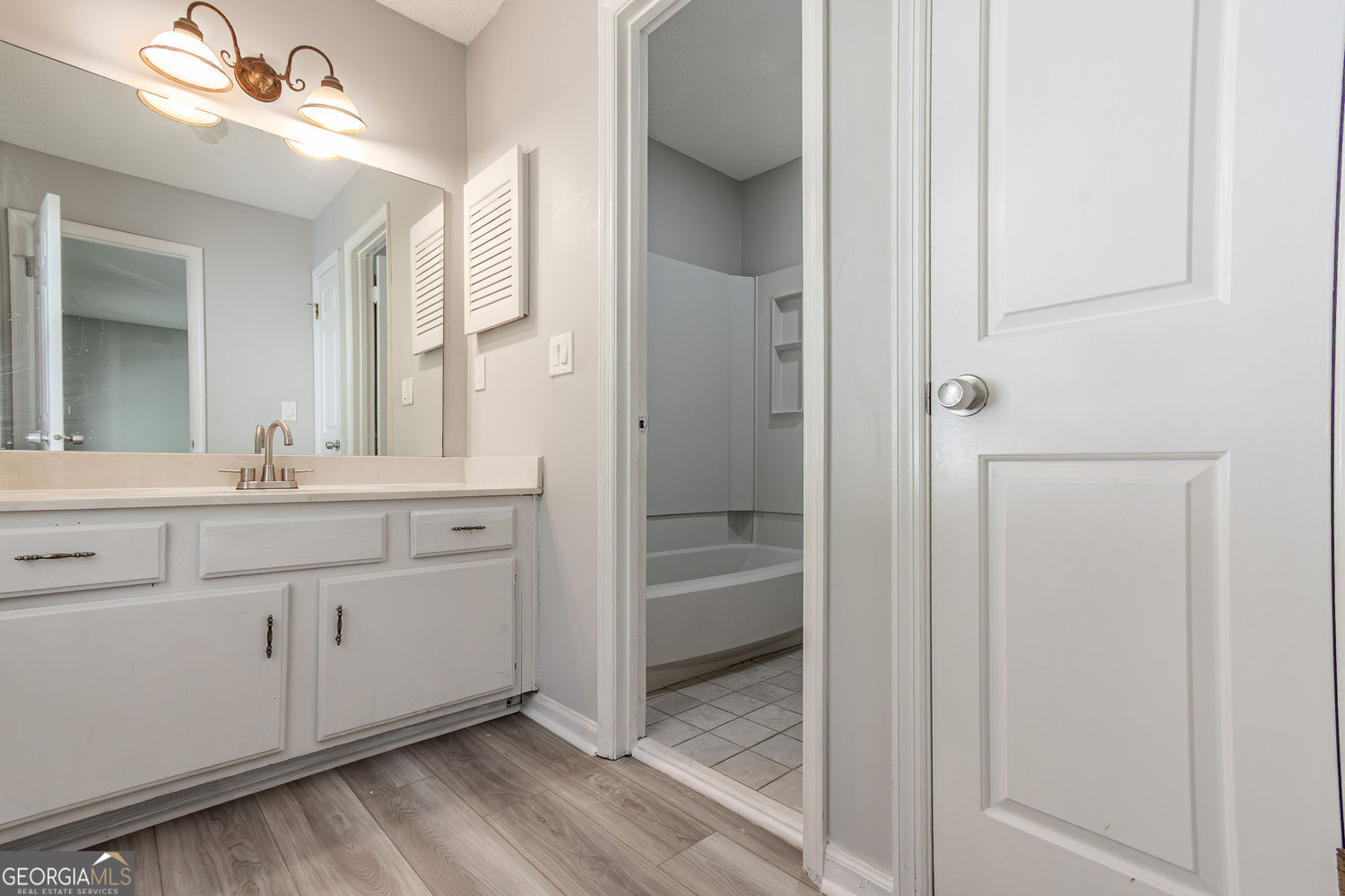 Roswell, Georgia 30076, United States, 2 Bedrooms Bedrooms, ,3 BathroomsBathrooms,Residential,Active,225384