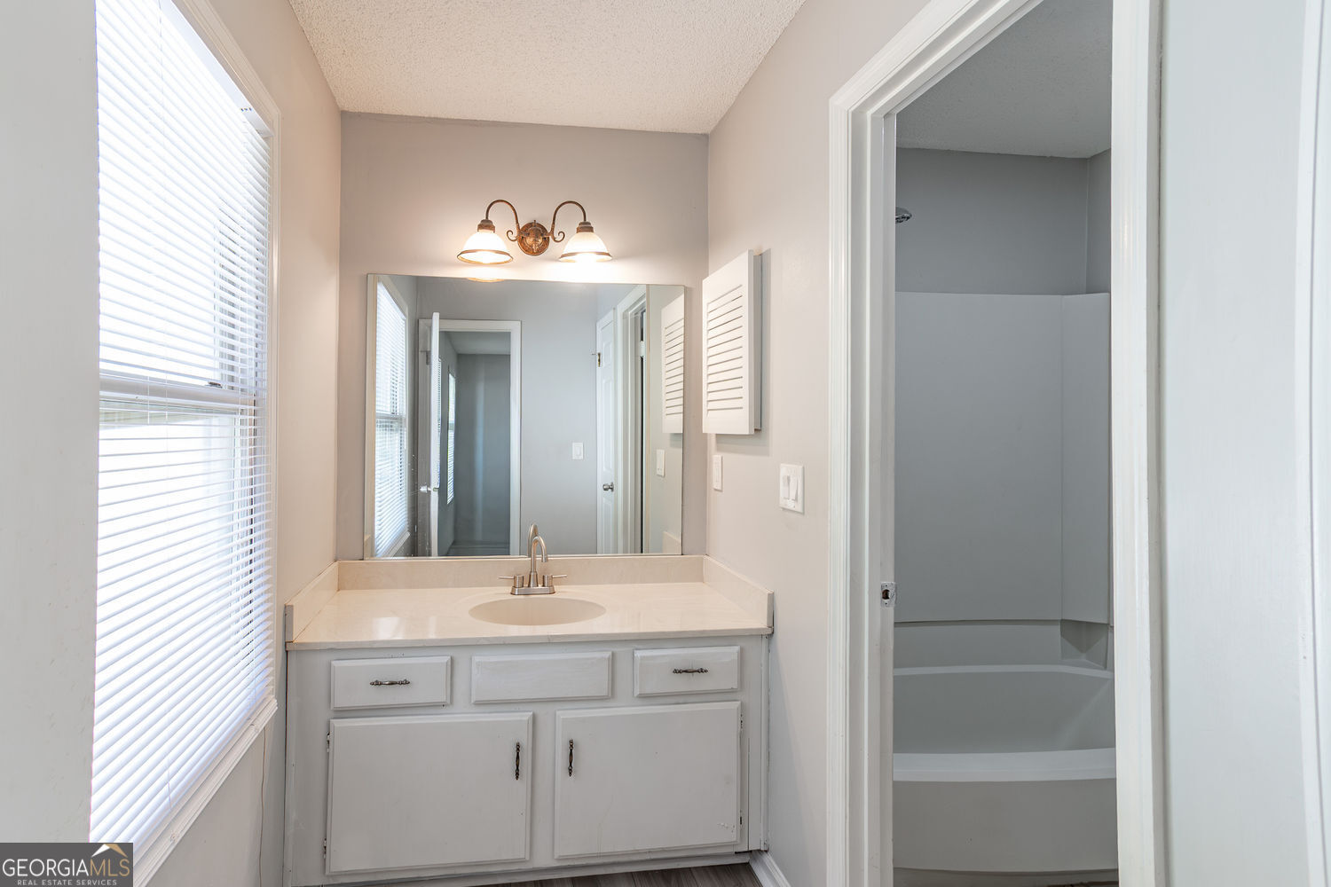 Roswell, Georgia 30076, United States, 2 Bedrooms Bedrooms, ,3 BathroomsBathrooms,Residential,Active,225384